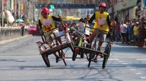 泰好玩！暖武里騎三輪車抬輪比賽